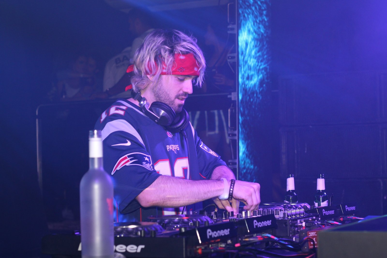 A sofisticação e caos controlado do som de SEVENN