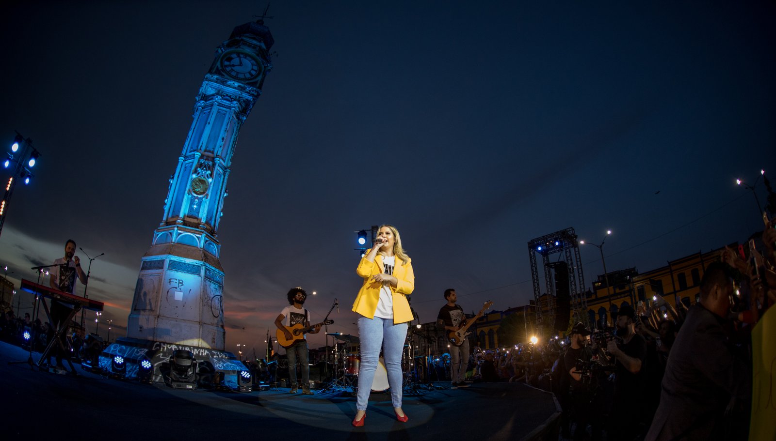 Série documental da turnê ‘Todos Os Cantos’, de Marília Mendonça, está disponível no Globoplay