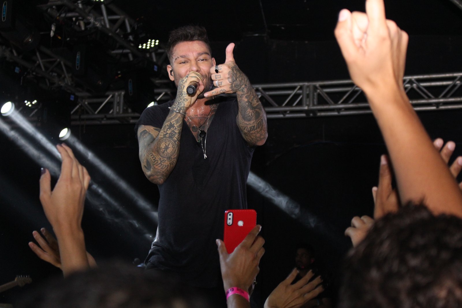 Lucas Lucco: mozão nas telas e nos palcos