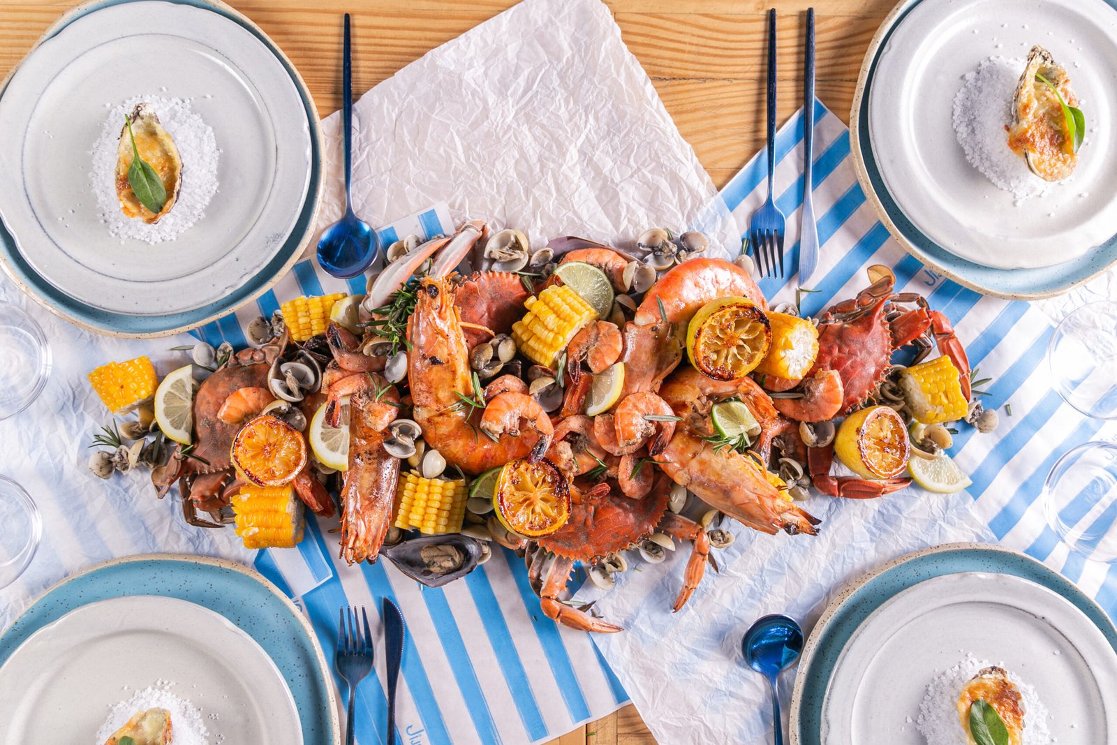 Para compartilhar! Clambake de frutos do mar é a novidade gastronômica do Jijoca&nbsp;