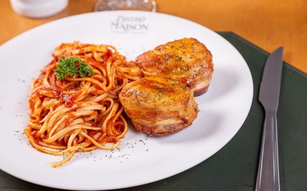 Bistrô Maison apresenta menu executivo com 13 opções de pratos
